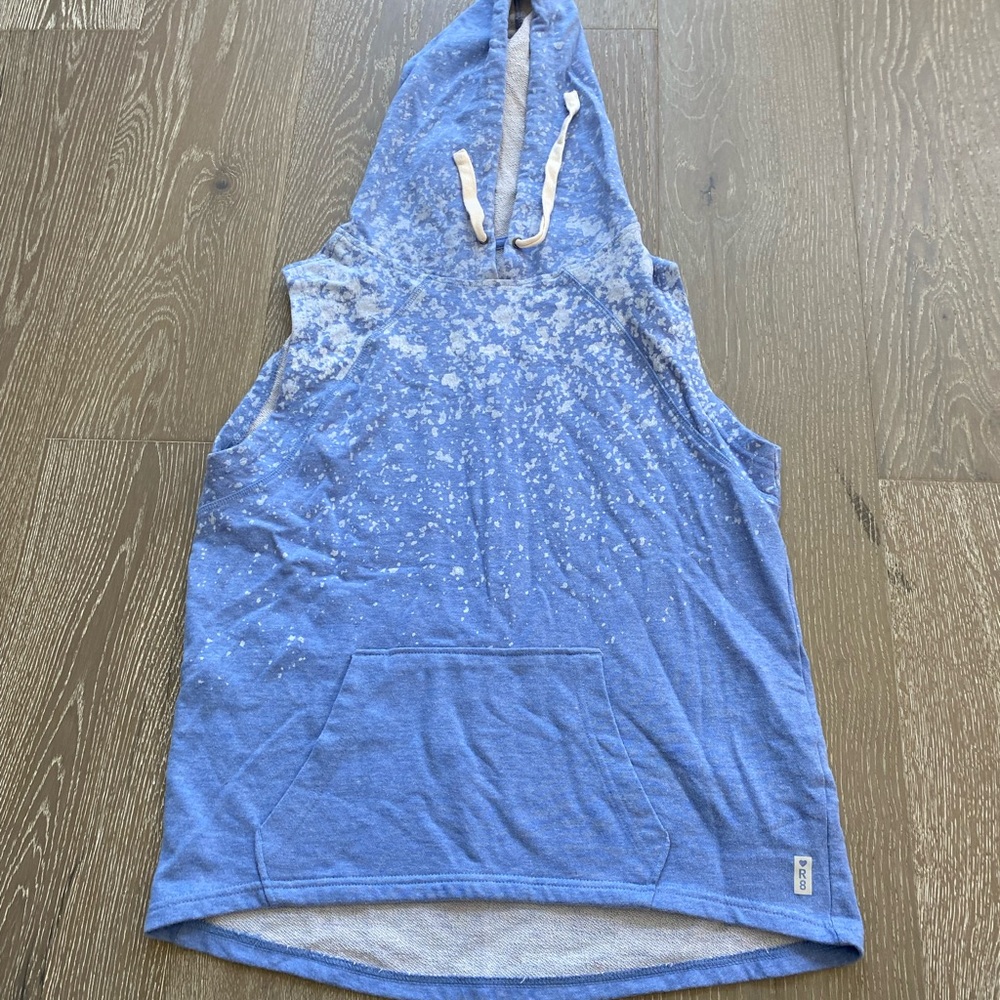 Rctiv 8 activewear sleeveless hoodie top, kangaroo pocket and slight